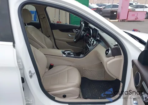 2016 Mercedes-Benz C 300 Luxury 4Matic из США, поврежденный, VIN 55SWF4KB7GU135484